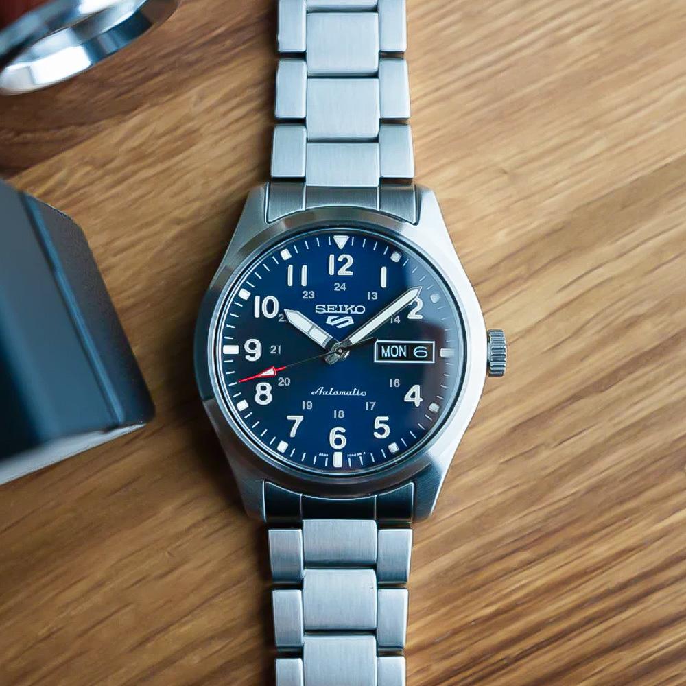SEIKO 5 SPORTS